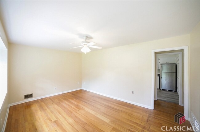 Building Photo - 120 Soule St