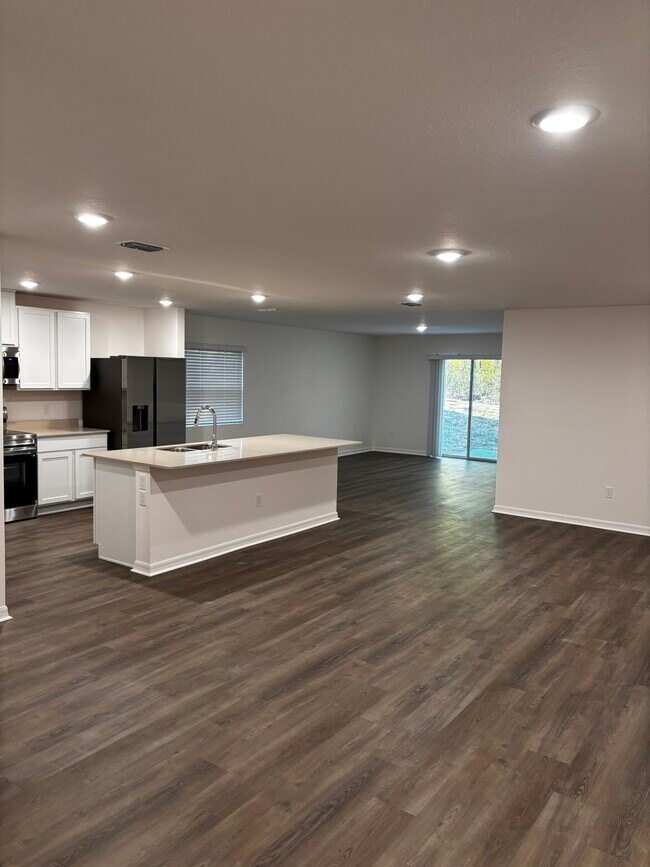 Foto del edificio - 2845 W Gardenia Dr