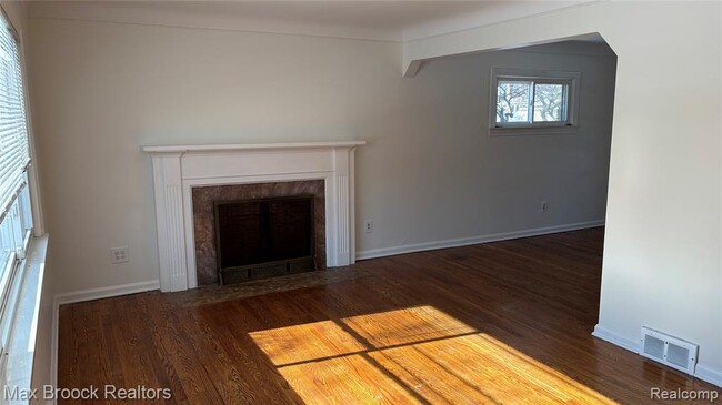 Building Photo - 2405 Pembroke Rd