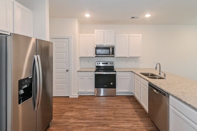 Building Photo - 516 The Heights Ln