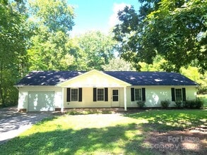 Building Photo - 2025 Hart Rd