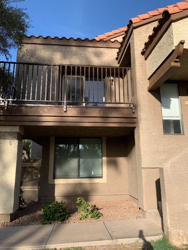 Building Photo - 1905 E University Dr