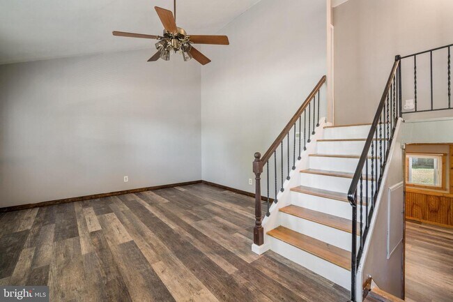 Building Photo - 438 Spruce Ave