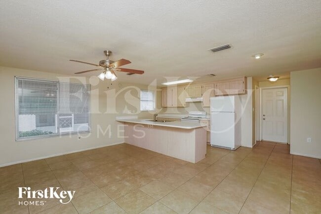 Building Photo - 10134 Oleander Dr