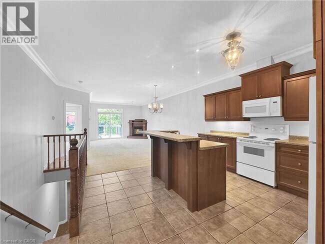 Building Photo - 15 Iron Bridge Ct