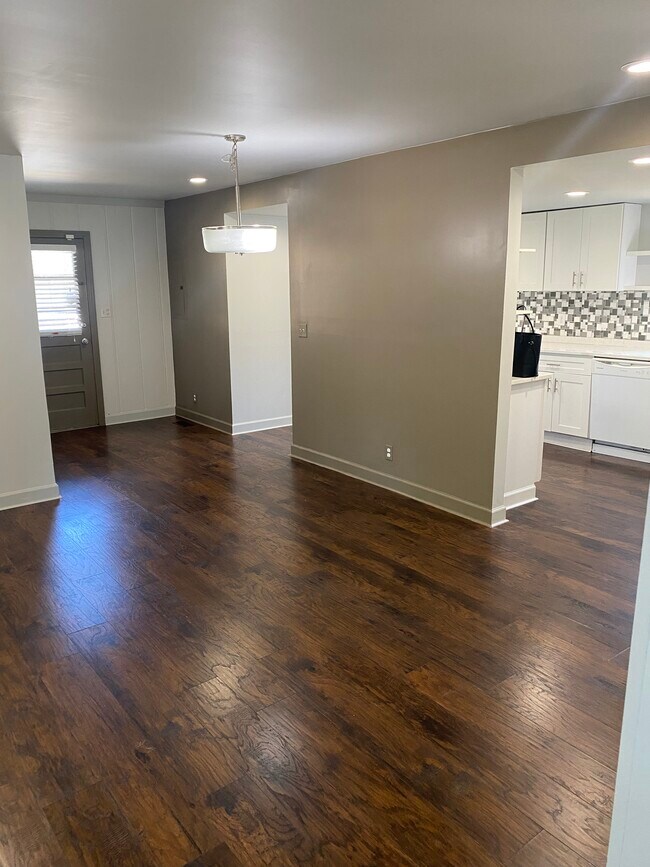 Dining room - 206 Bellmore Ave