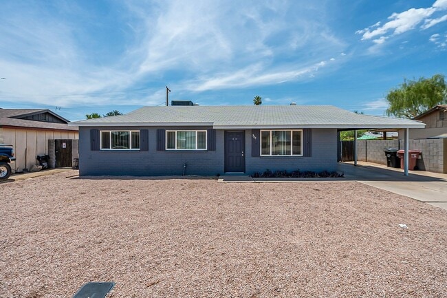 Building Photo - Scottsdale Home that has everything you need!