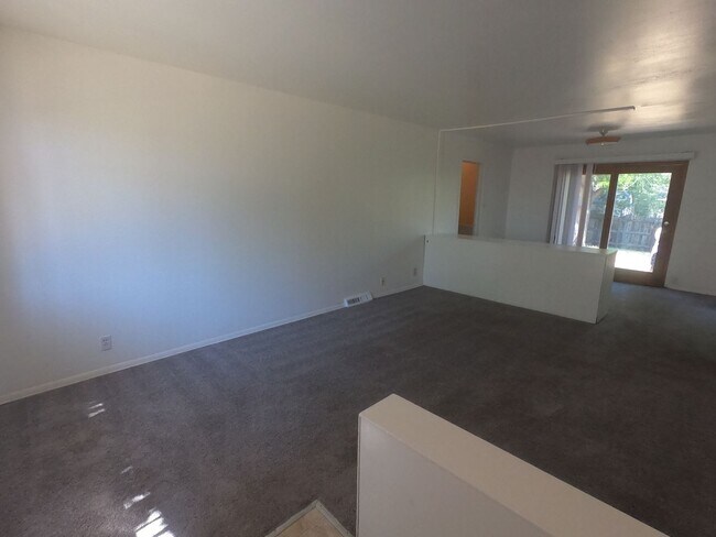 Foto del edificio - 4 Bedroom Ranch home in Martin Acres