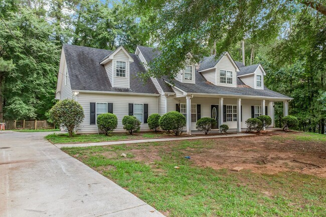Foto del edificio - Beautiful 4 Bedrooms + Bonus Room on Nearly 1 Acre in Stockbridge! ?