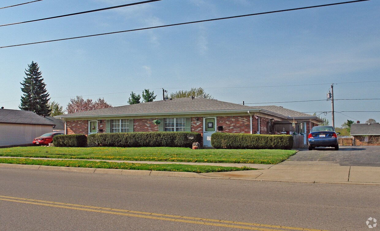 708722 W Lake Ave, New Carlisle, OH 45344 Apartments in New Carlisle