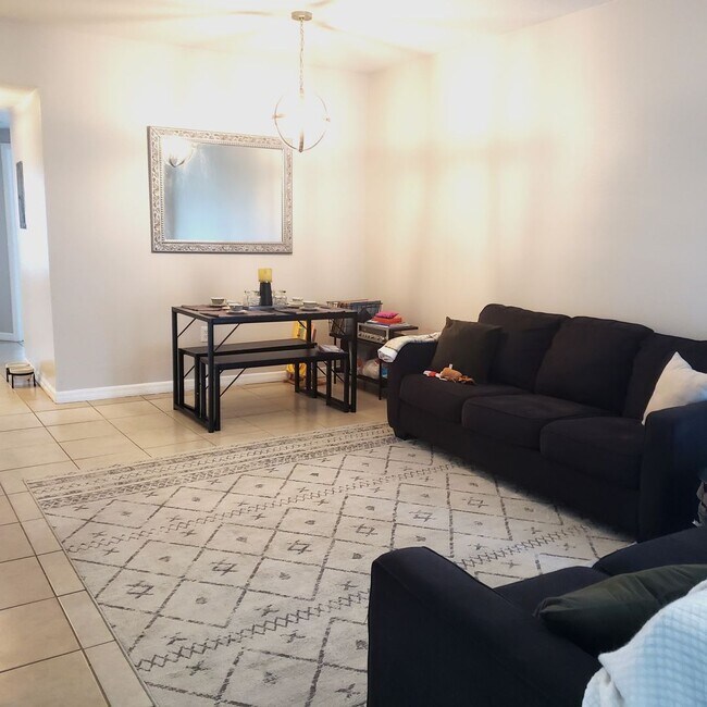 Foto del edificio - Villages Of Bloomingdale Condo