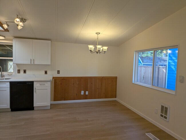 Foto del edificio - 6010 Knoble Rd E