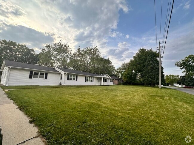 Building Photo - 2030 Kimball Ave
