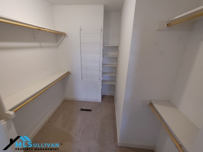 Building Photo - 279 Weaver Ridge Rd