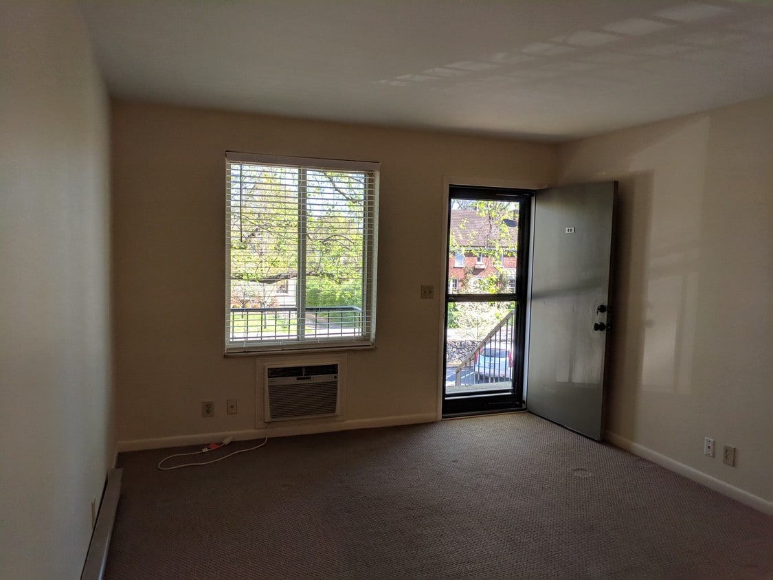 Living Room - 2601 Hillsboro Pike