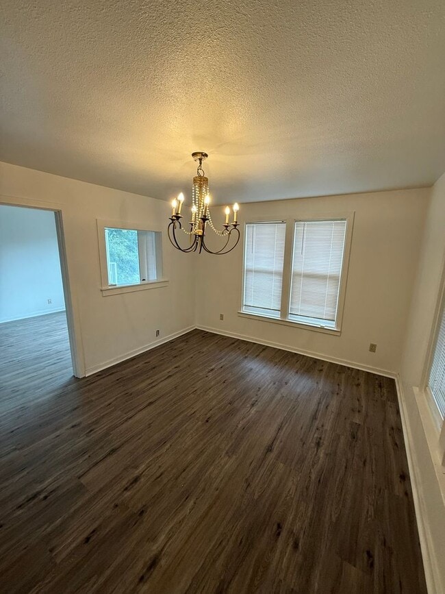 Building Photo - *Coming Soon*  2 Bedroom 1 bath home with ...
