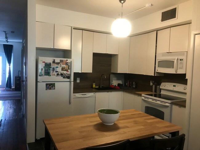Foto del edificio - 118 N 3rd St