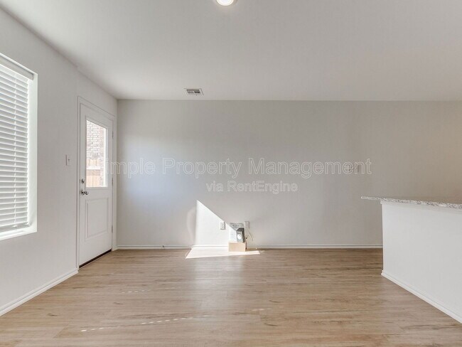 Foto del edificio - 1824 Wolford Wy