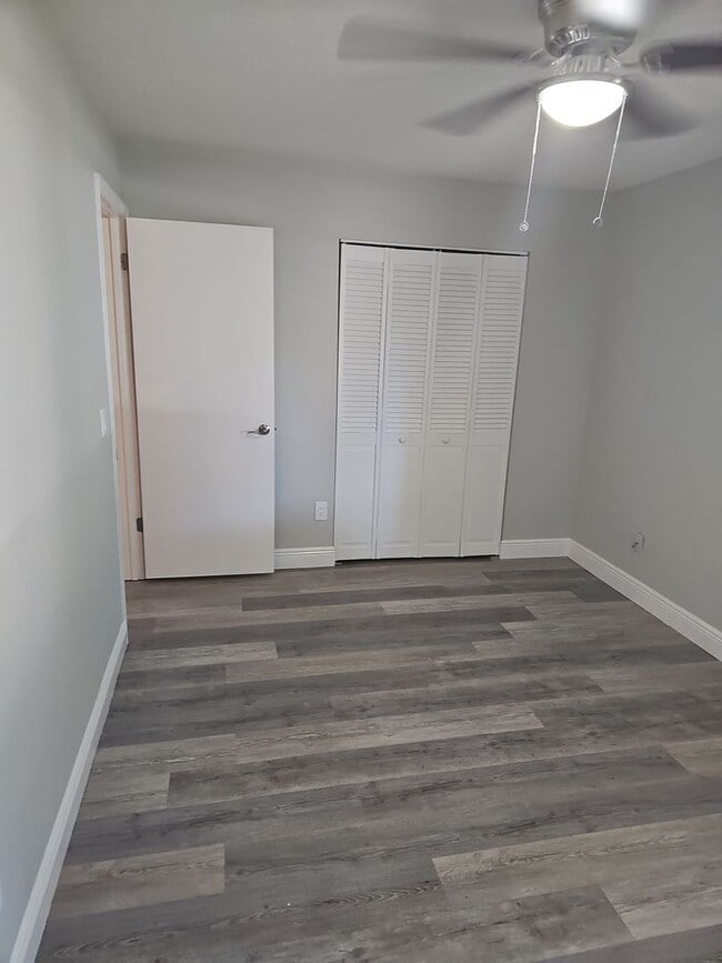 Building Photo - Great 3/2 Split floor plan in Deltona read...
