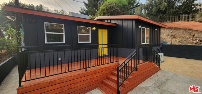 Foto del edificio - 3015 1/2 Future Pl