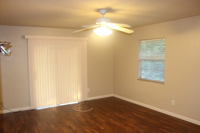 Building Photo - PRE-LEASING 8/1/18   Great Updated 4 Bedroom Home