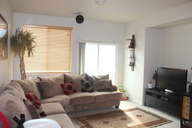 Foto del edificio - 5893 Mahogany Pl