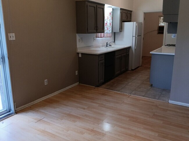 Foto del edificio - Cozy 4-bedroom, 2-bathroom home! Coming soon!