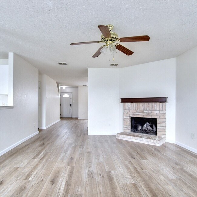 Building Photo - 8751 Gray Fox Ct