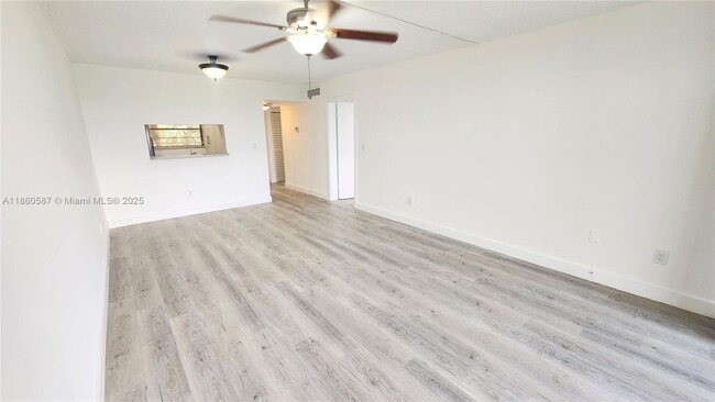 Foto del edificio - 10875 SW 112th Ave
