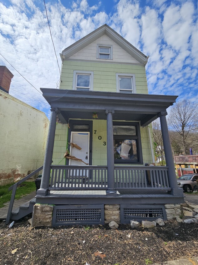 Photo - 703 Sedam Street