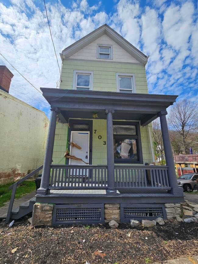 Photo - 703 Sedam St House