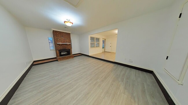 Building Photo - 4623 SE Mieling Dr