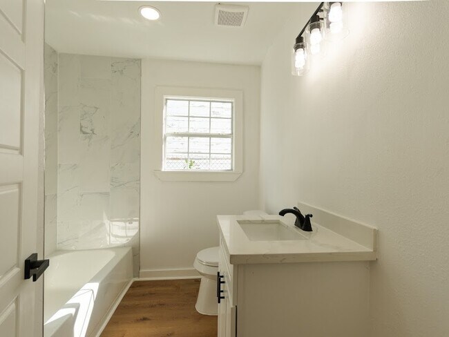 Foto del edificio - 6802 Eastwood St