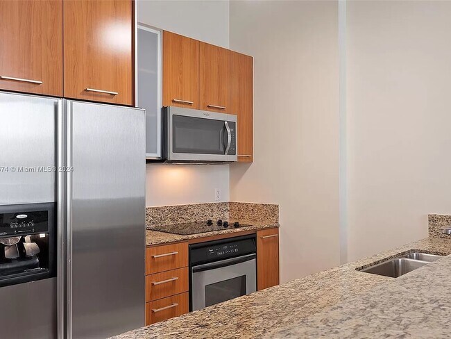 Foto del edificio - 9055 SW 73rd Ct