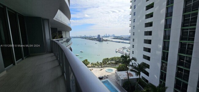 Foto del edificio - 488 NE 18th St