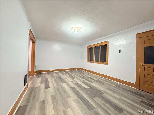 Foto del edificio - 111 Dempster St