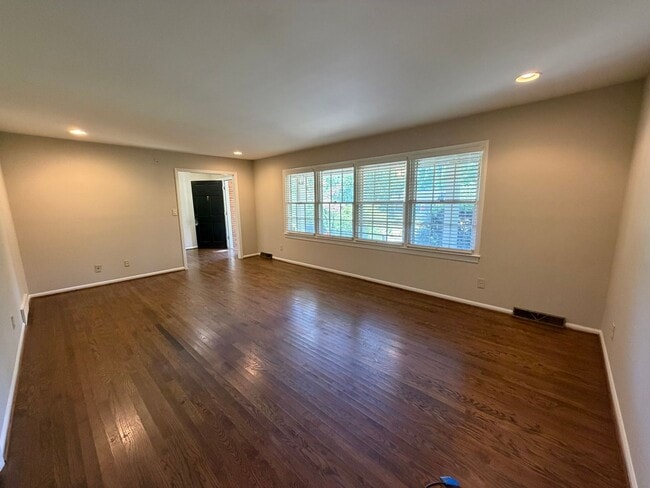 Building Photo - 3/2 House in Woodfin Estates $1,795
