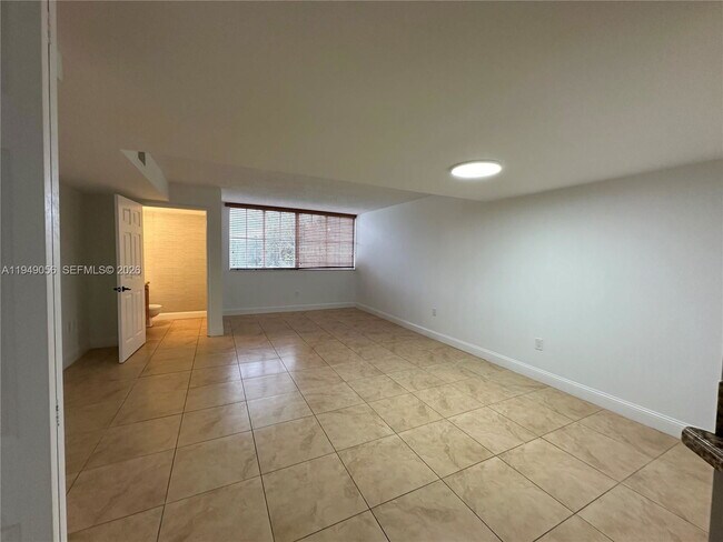 Foto del edificio - 6045 NW 186th St