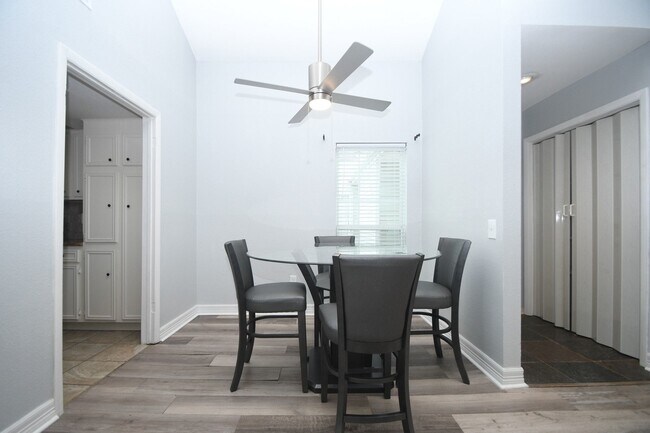 Foto del edificio - 9809 Richmond Ave.