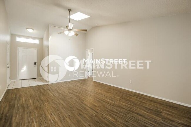 Foto del edificio - 4 Bedroom Pet-Friendly Home in Edmond, OK with Main Street Renewal