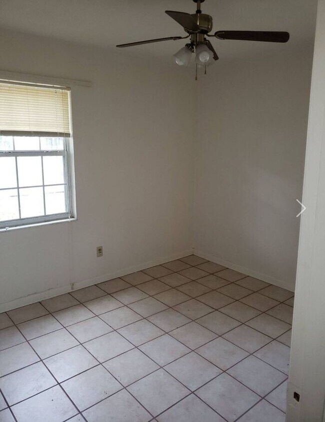 Foto del edificio - 4bedrooms 1.5 baths Single Family Home in ...