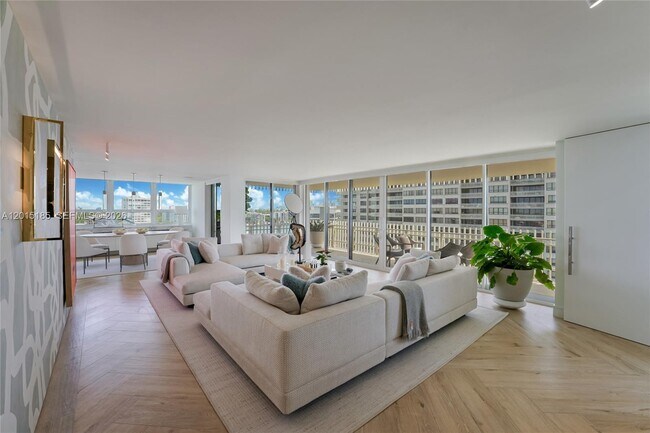 Foto del edificio - 1 Grove Isle Dr