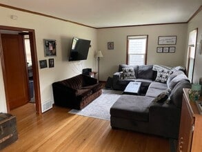 Building Photo - 1019 3rd Ave NE