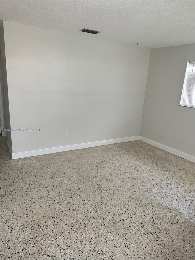 Building Photo - 3317 SW 91 Ave