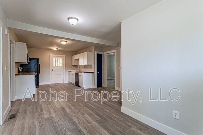 Building Photo - 741 Anderson Dr
