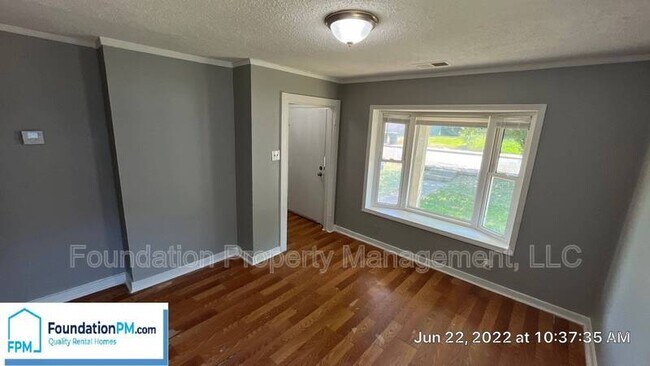 Building Photo - 463 Carpenter St