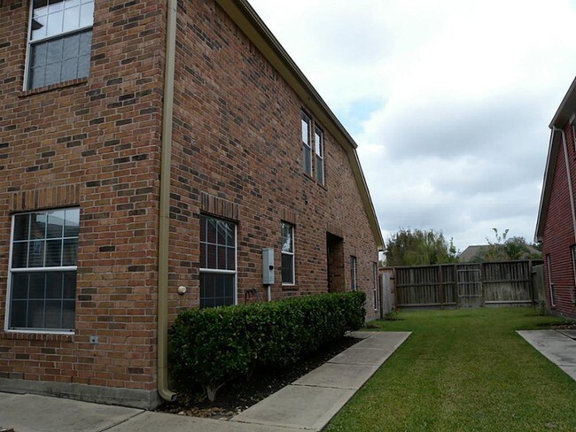 Building Photo - 10932 Chazenwood Dr