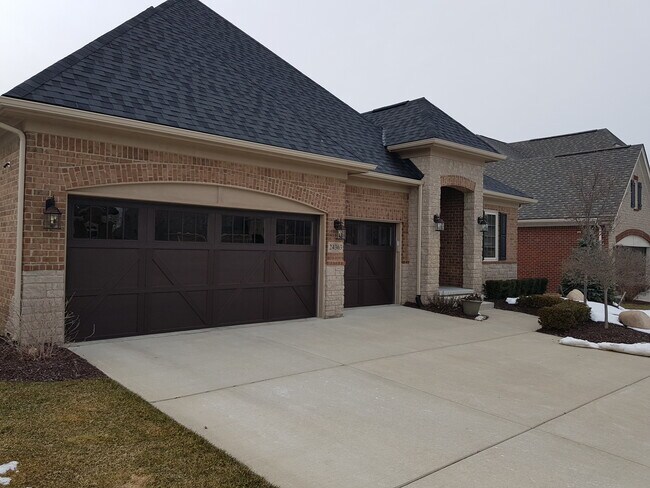 3 Car Garage - 24363 Pinnacle Cir