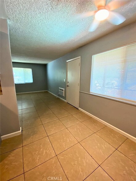 Building Photo - 811 Orchid Ct
