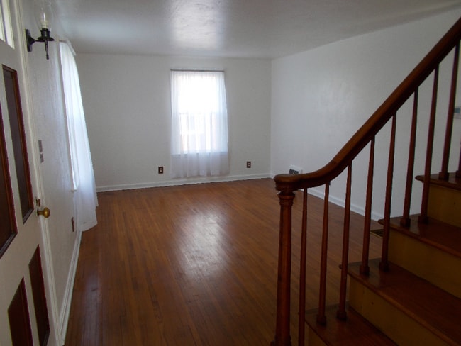 Building Photo - 25 Trumbull Ave SE